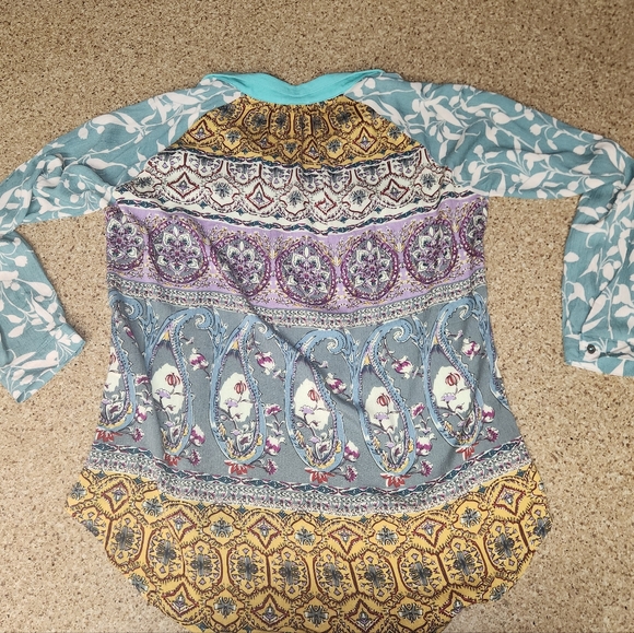 Umgee Teal Green Mixed Printed Back Blouse Size Medium - Picture 9 of 9